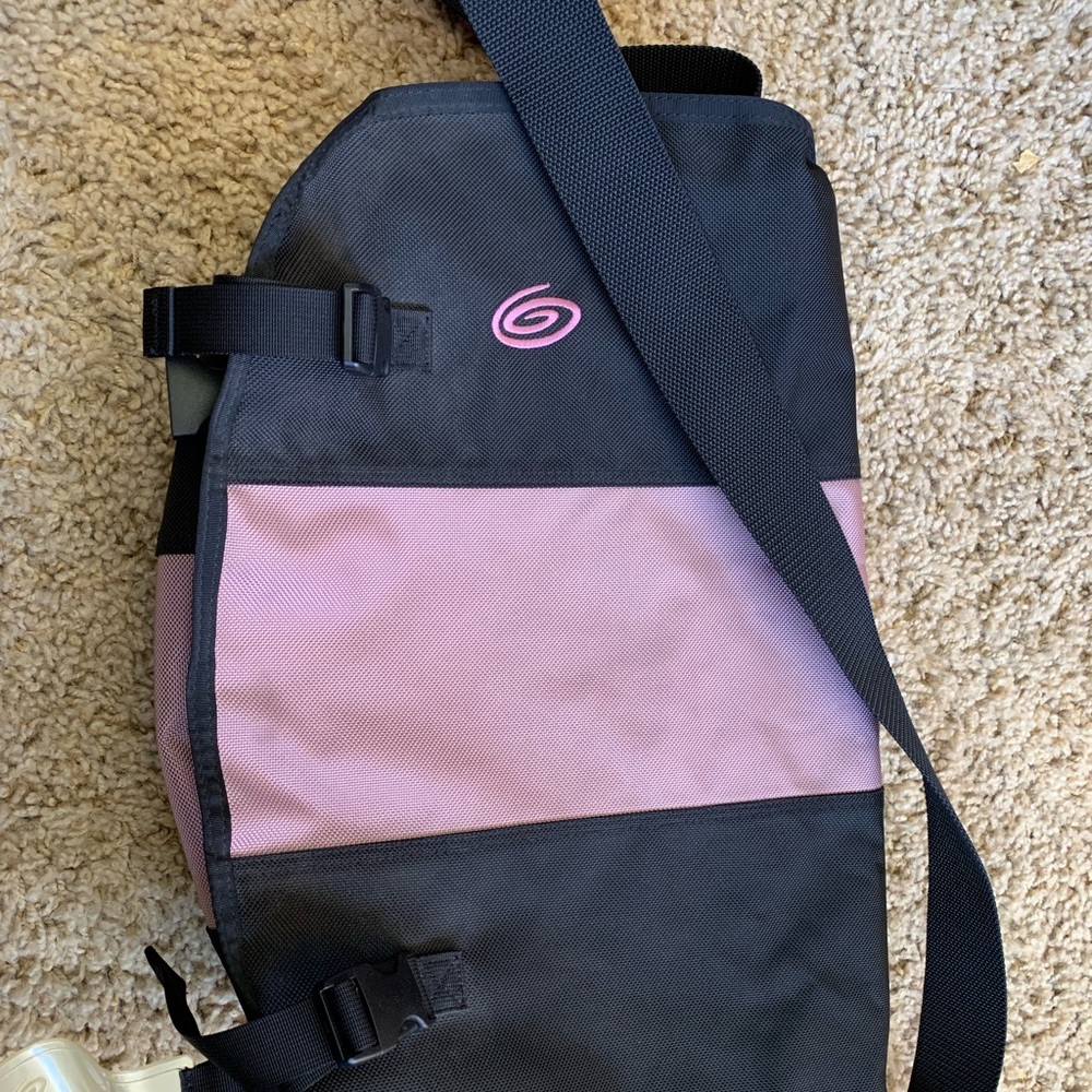 Medium Timbuk2 messenger cross body bag.
